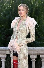 MARGOT ROBBIE, ALISON OLIVER and EMERALD FENNELL at Wuthering Heights Photocall in London 02/04/2026