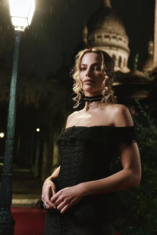 MARGOT ROBBIE - Wuthering Heights Paris Premiere Photoshoot, February 2026