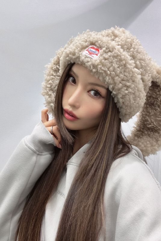 MIKA TAKEUCHI - Instagram Photos 02/11/2026