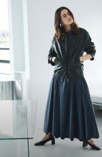 MOLLY GORDON - Theory Spring 2026 Campaign