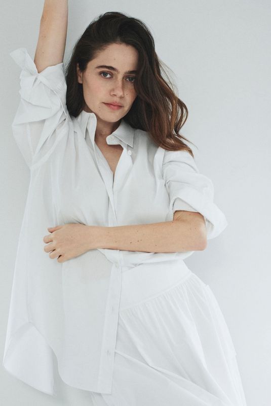 MOLLY GORDON - Theory Spring 2026 Campaign