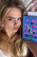 SARA CRUMBLELEG - Instagram Photos 01/31/2026