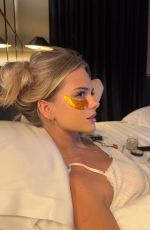 SARA CRUMBLELEG - Instagram Photos 02/13/2026