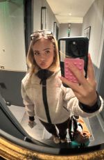 SARA CRUMBLELEG - Instagram Photos 02/13/2026