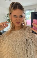 SARA CRUMBLELEG - Instagram Photos 02/21/2026