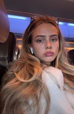SARA CRUMBLELEG - Instagram Photos 02/21/2026