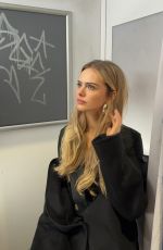 SARA CRUMBLELEG - Instagram Photos 02/26/2026