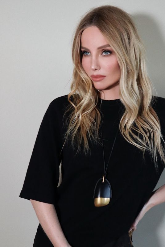 ANNABELLE WALLIS - Instagram Photos 03/07/2026