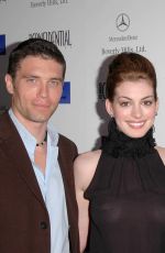 ANNE HATHAWAY at Defense for Children International Fundraiser 05/12/2004