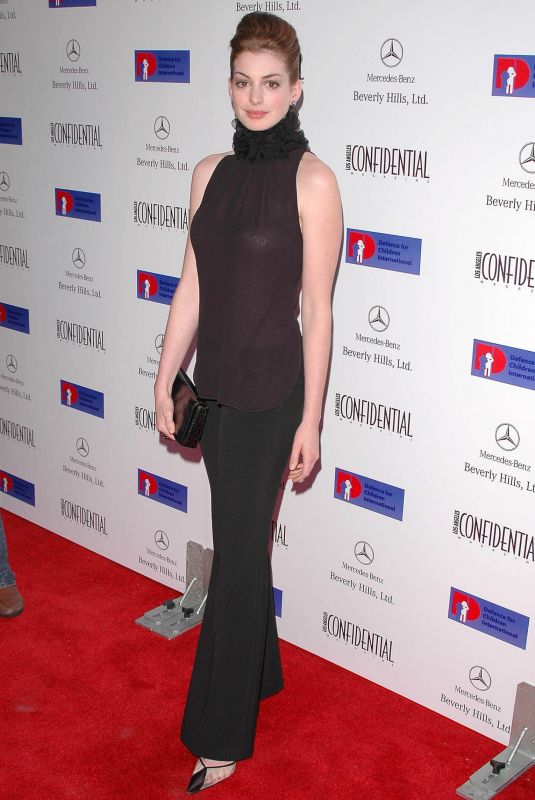 ANNE HATHAWAY at Defense for Children International Fundraiser 05/12/2004