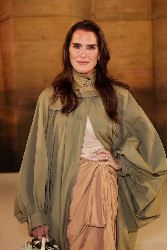 BROOKE SHIELDS at Chloe Womenswear Fall/Winter 2026-2027 Show at Paris Fashion Week 03/05/2026