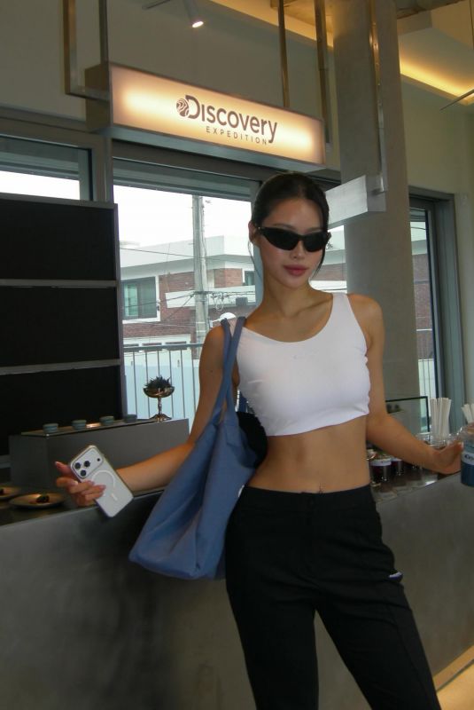 CECE ZHEN - Instagram Photos 03/18/2026