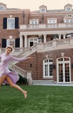 ELIZABETH BANKS for Dujour, Spring 2026