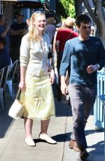 ELLE and DAKOTA FANNING Out for Lunch at Jon & Vinny