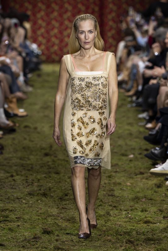 GILLIAN ANDERSON Walks Runway at Miu Miu Ready to Wear Fall/Winter 2026-2027 Fashion Show at Paris Fashion Week 03/10/2026
