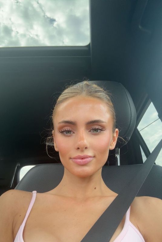 IZZY DARNELL - Instagram Photos 03/07/2026