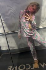 IZZY DARNELL - Instagram Photos 03/29/2026