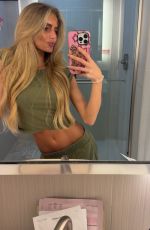 IZZY DARNELL - Instagram Photos 03/29/2026