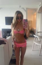 IZZY DARNELL - Instagram Photos 03/29/2026