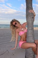 IZZY DARNELL - Instagram Photos and Video 03/18/2026