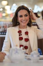 KATE MIDDLETON at Besuch des Shreeji Dham Haveli Hindu Tempel in Leicester 03/06/2026