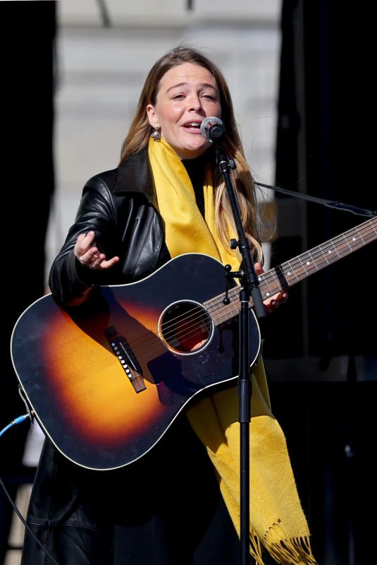 MAGGIE ROGERS Performs at No Kings Rally in St. Paul 03/28/2026