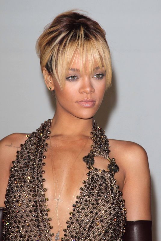 RIHANNA Arrives at Brit Awards 2012 02/21/2012