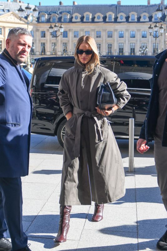 ROSIE HUNTINGTON-WHITELEY Out and About in Paris 03/02/2026