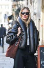 ROSIE HUNTINGTON-WHITELEY Out Shopping in Paris 03/03/2026