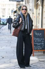 ROSIE HUNTINGTON-WHITELEY Out Shopping in Paris 03/03/2026