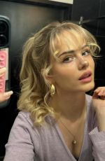 SARA CRUMBLELEG - Instagram Photos 03/05/2026