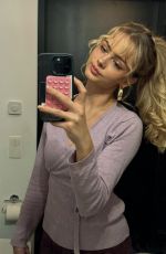 SARA CRUMBLELEG - Instagram Photos 03/05/2026