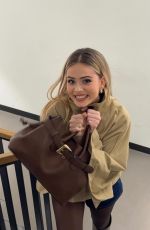 SARA CRUMBLELEG - Instagram Photos 03/05/2026