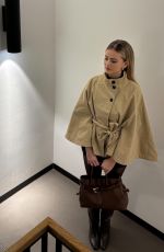 SARA CRUMBLELEG - Instagram Photos 03/05/2026