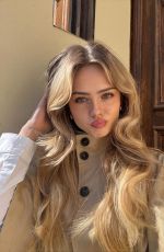 SARA CRUMBLELEG - Instagram Photos 03/18/2026