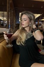 SARA CRUMBLELEG - Instagram Photos 03/21/2026