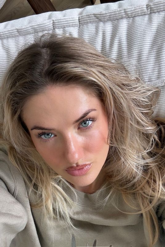 ALICA SCHMIDT - Instagram Photos 04/02/2026