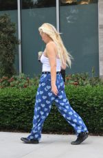 AMANDA BYNES Out for Iced Coffee After Signing a Record Deal in Los Angeles 04/09/2026