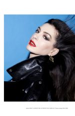 ANNE HATHAWAY in Harper