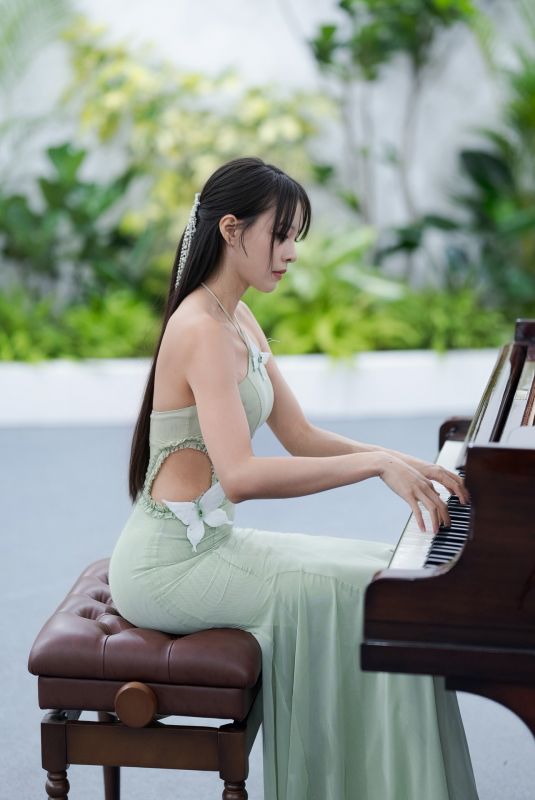 CATHRYN LI – Instagram Photos 04/24/2026