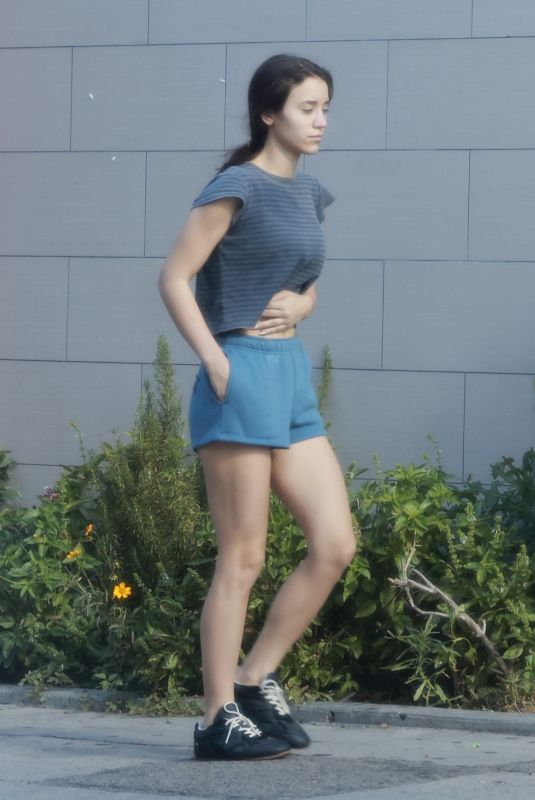 CAYLEE COWAN Out for Breakfast at Oaks Gourmet Cafe in Los Feliz 04/11/2026