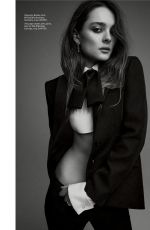 CHARLOTTE LAWRENCEW in US Elle, April 2026