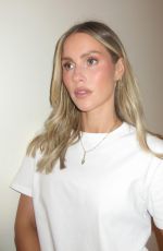 CLAIRE HOLT - Instagram Photos 04/09/2026
