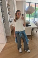 CLAIRE HOLT - Instagram Photos 04/11/2026