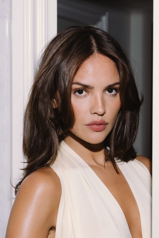 EIZA GONZALEZ - Instagram Photos 04/20/2026