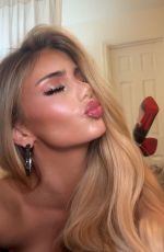 IZZY DARNELL - Instagram Photos 04/19/2026