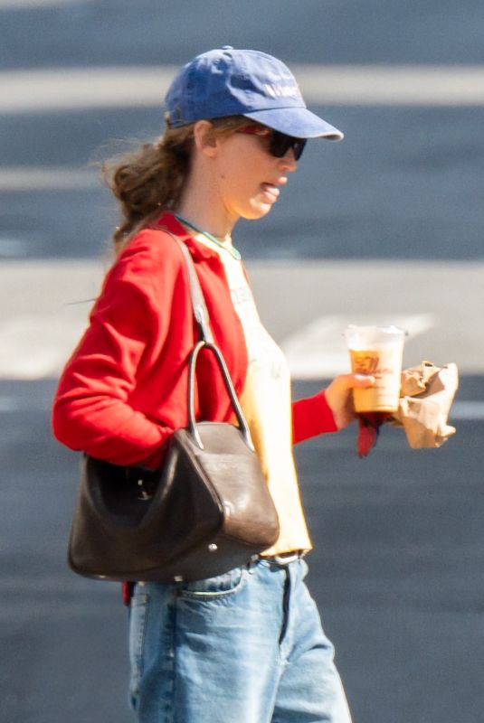 JENNIFER LAWRENCE Out for a Coffee in New York 04/06/2026