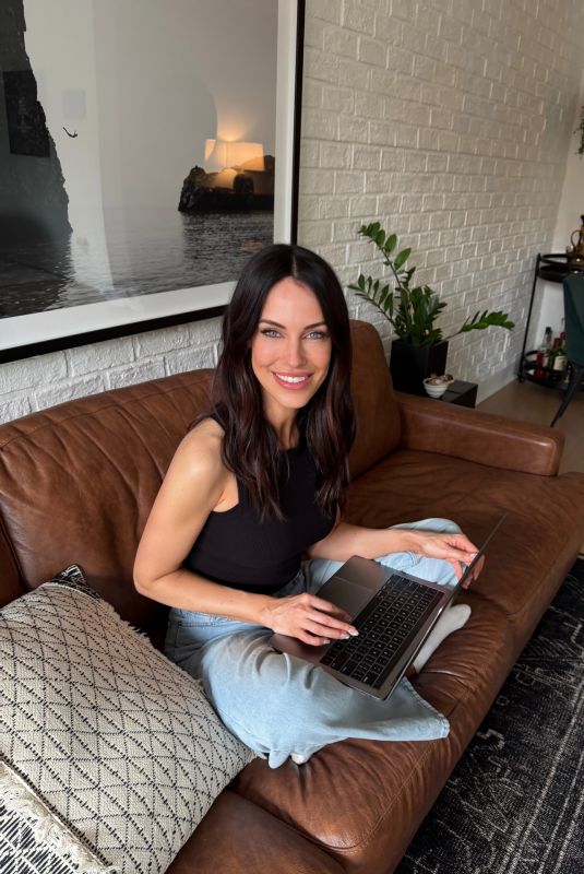 JESSICA LOWNDES - Instagram Photos 04/22/2025