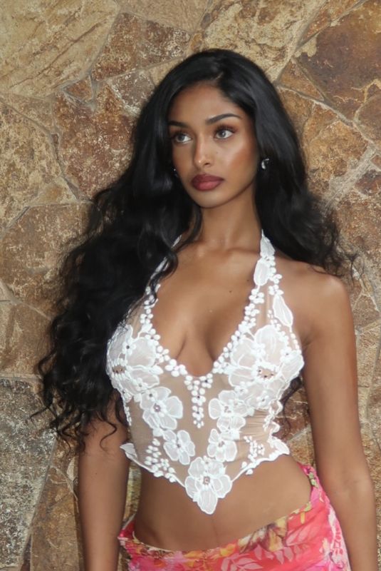 KAAVIYA SAMBASIVAM - Instagram Photos 04/11/2026