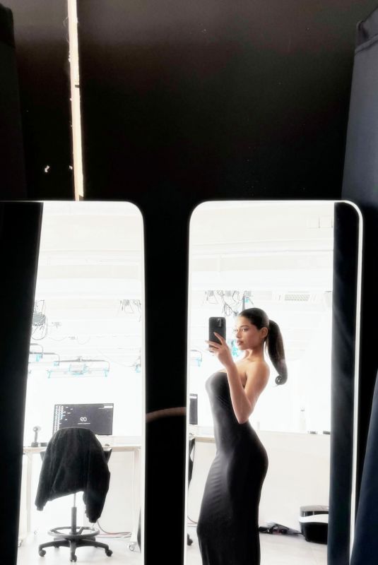 KOMAL ILSANKER - Instagram Photos 04/24/2026